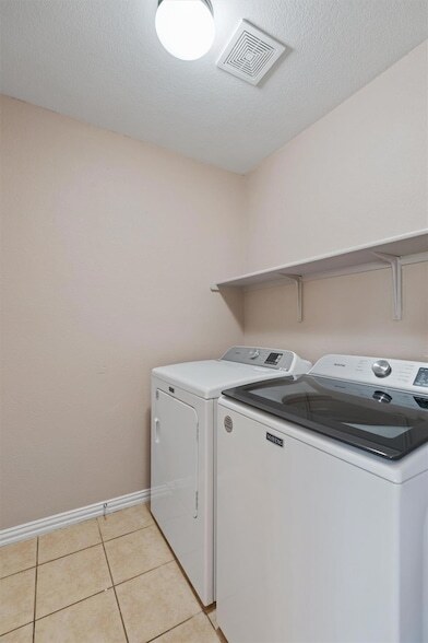 Building Photo - 1609 Hidden Springs Path