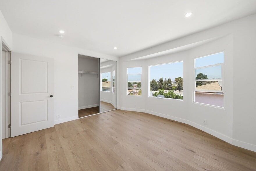 Building Photo - 439 S Evergreen Ave