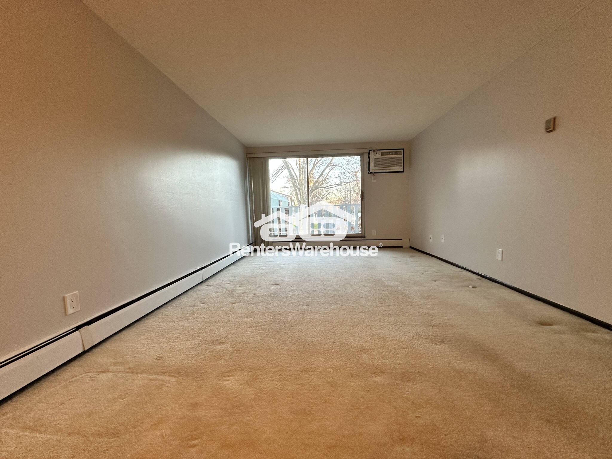Building Photo - 1601 N Innsbruck Dr
