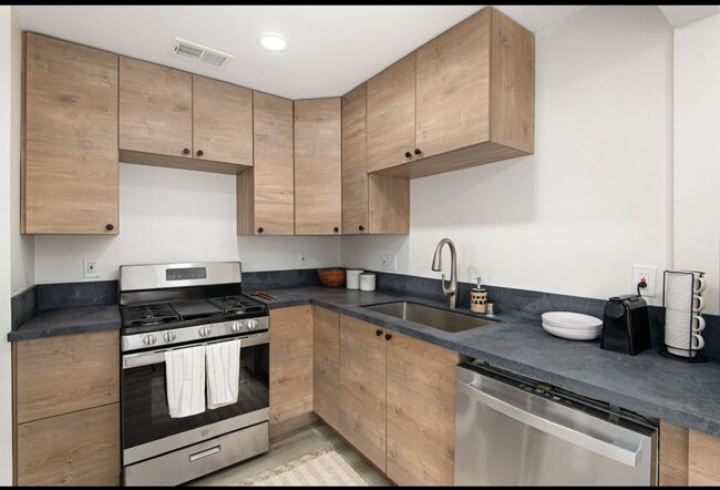 Building Photo - 2 bedrooms 1 bath home in San Diego-Imperi...