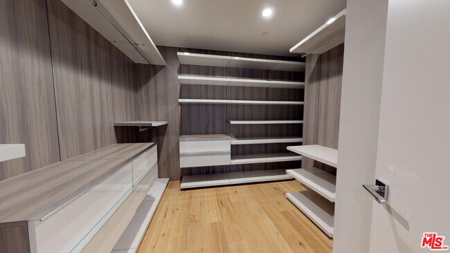 Building Photo - 938 Orange Grove Ave