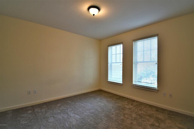 Building Photo - 1661 Riverside Ave