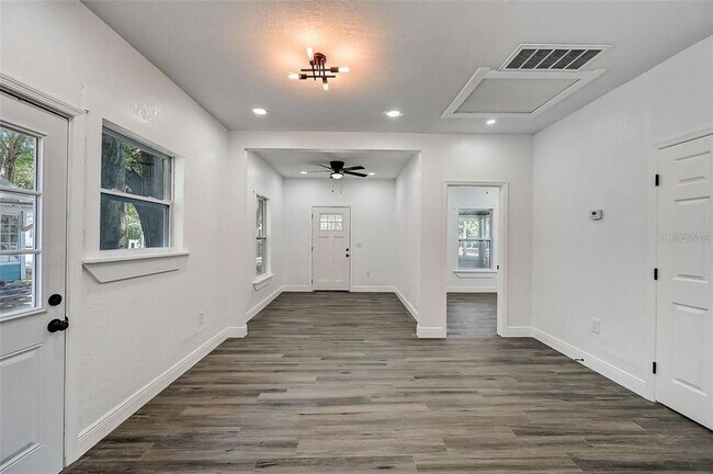 Building Photo - 1622 Ballard Park Dr