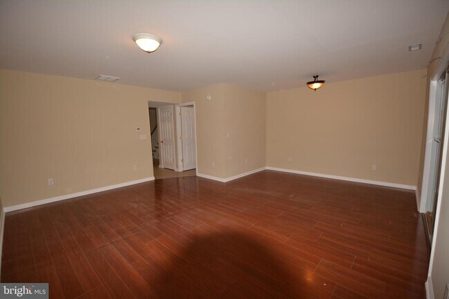 Building Photo - 1103 Laurel Ct