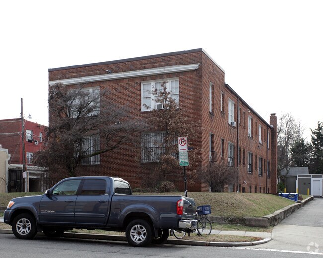 Building Photo - 3720 Macomb St NW