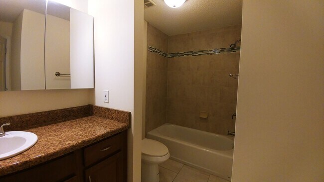 Building Photo - 518 Orange Dr