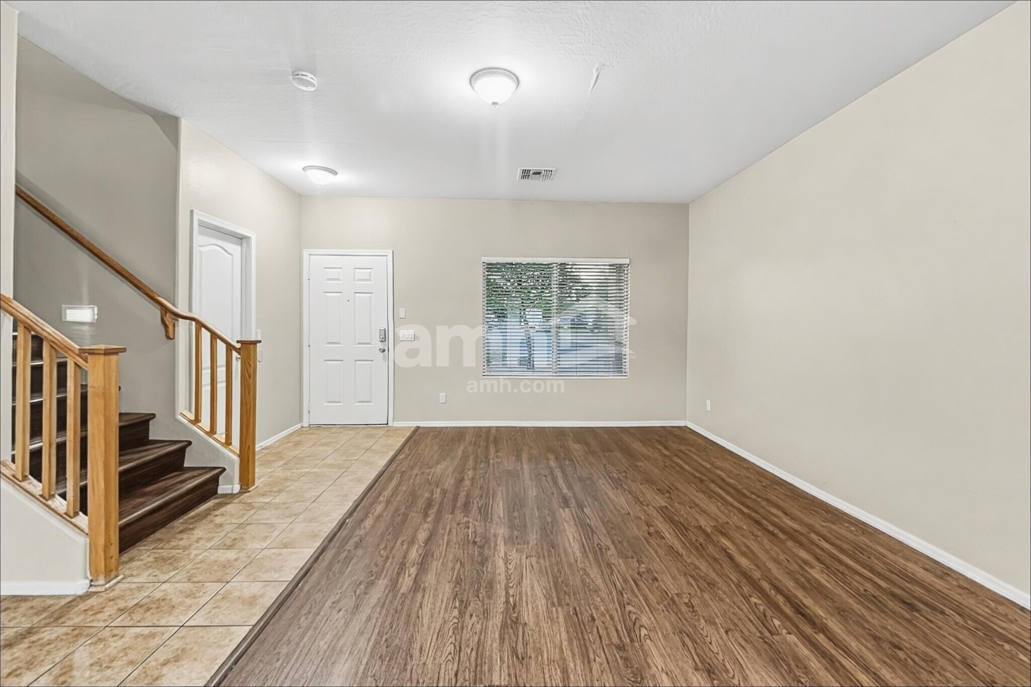 Building Photo - 1593 E Megan Dr