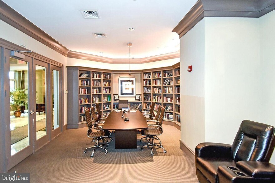 Building Photo - 851 N Glebe Rd