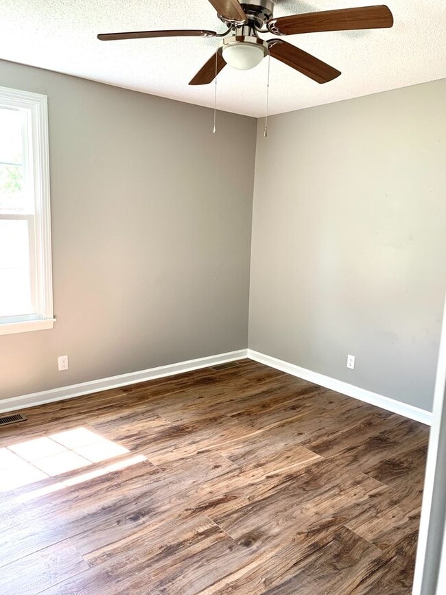 Building Photo - 512 Kellia Dr