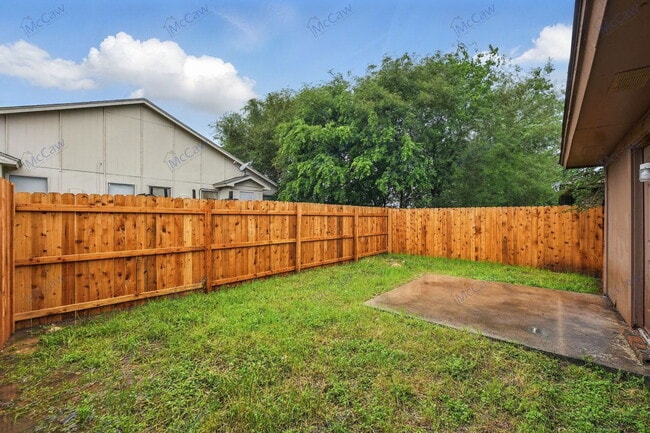 Building Photo - 6708 S Creek Dr