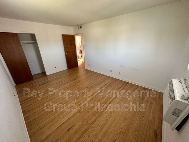 Building Photo - 1709 Lansing St