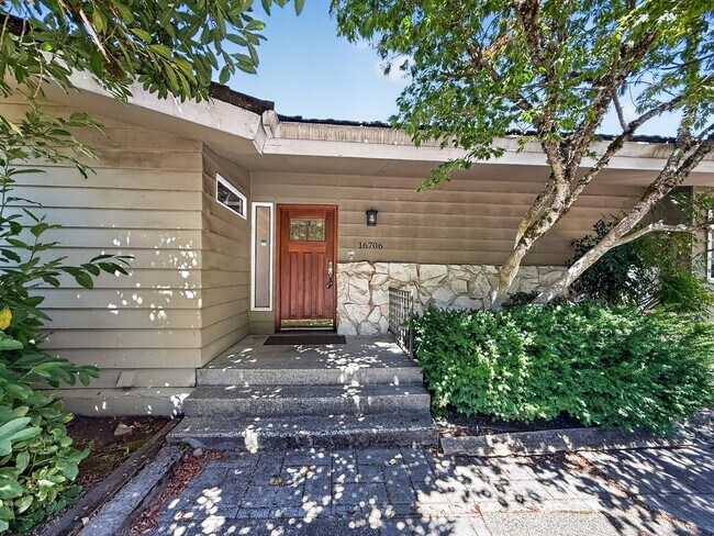Building Photo - 16706 SE 44 St