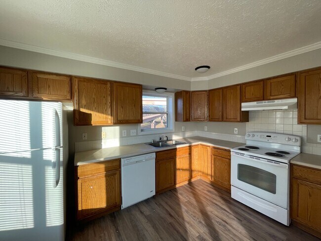 Primary Photo - 1104 Mazatlan Cir