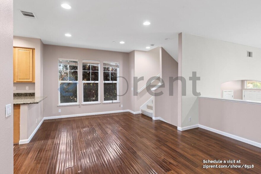 Building Photo - Unit