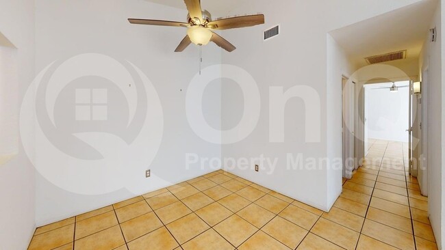 Building Photo - 2505 N Palo Santo Dr