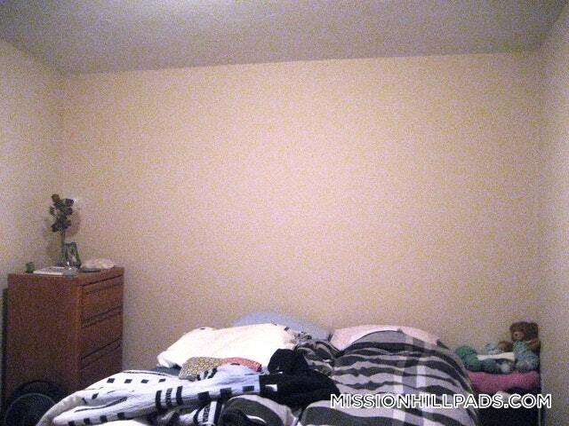 Building Photo - 883 Huntington Ave