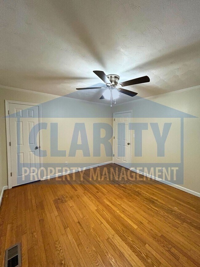 Building Photo - Three bedroom home w/ lots of storage!