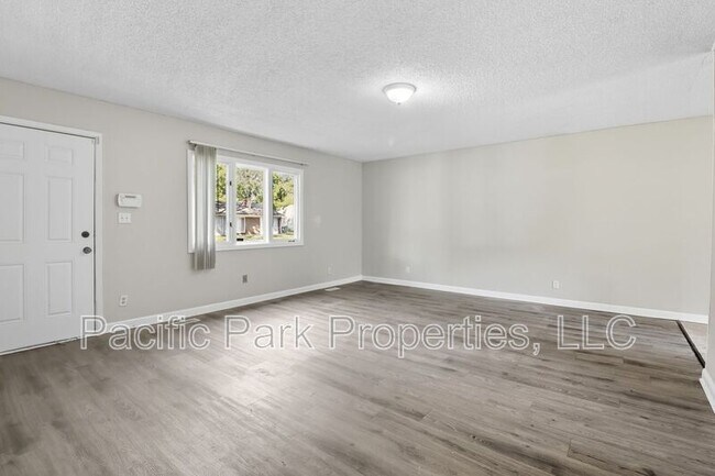 Building Photo - 3639 Richelieu Rd