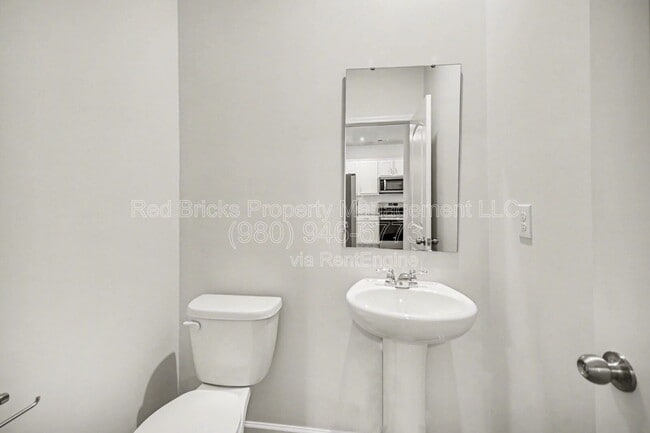 Building Photo - 7828 Nelson Rd