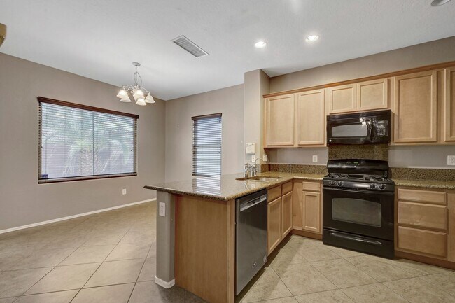Building Photo - 3 Bedroom in Madeira Canyon!