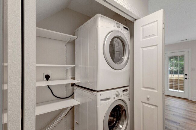 Building Photo - Farmhouse-Style Home Minutes from the Water | No HOA