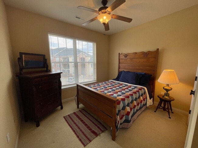 Building Photo - Fully-Furnished 3 Bedroom Condo in Smithton Crossing - Perfect for Traveling Professionals!