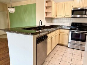 Building Photo - 2 Bedroom Condo For Rent in Kissimmee in L...
