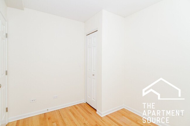 Building Photo - 2520 W Leland Ave