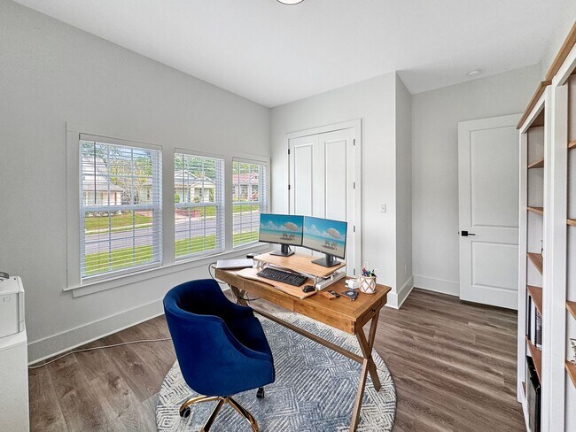 Building Photo - Newer Construction Meets Historic Cooper Young Charm • 5bd / 3ba