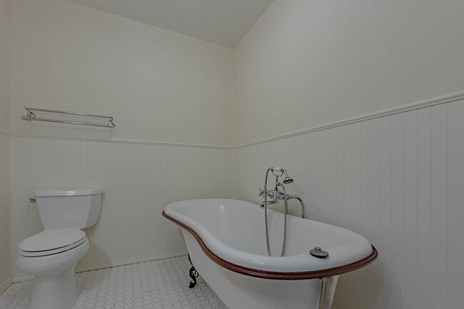 Building Photo - 3310 Tanglewood Ln