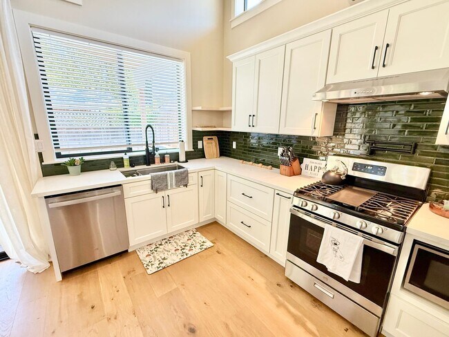 Building Photo - Beautiful Furnished New Construction Calis...
