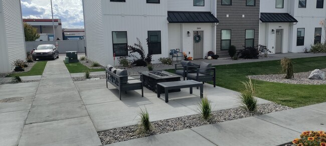 Building Photo - 2919 Homewood Dr