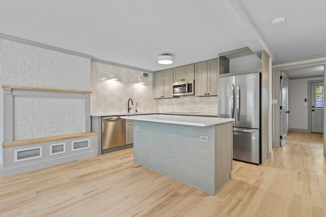 Building Photo - 347 Kosciuszko Street