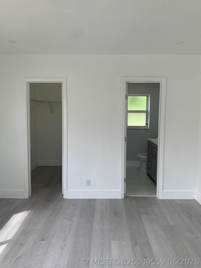 Building Photo - 4005 NW 76th Ave