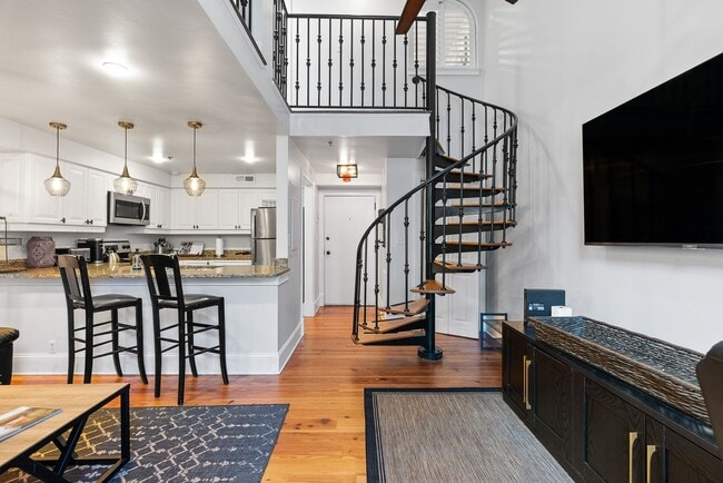Building Photo - Stunning 2-Story Loft in the Heart of Downtown