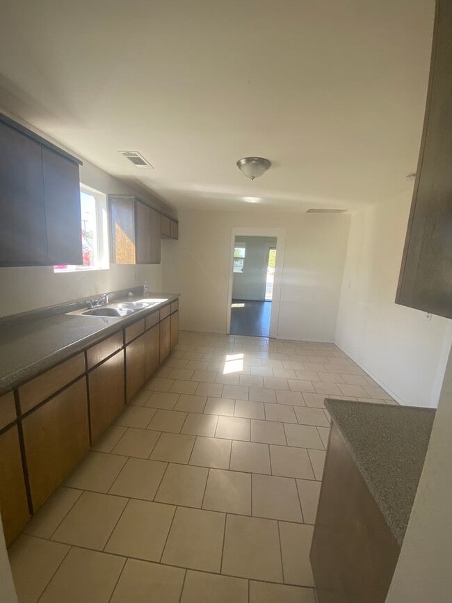Building Photo - 429 Florinda St