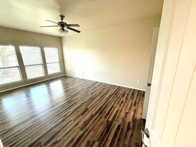 Building Photo - 9717 Sand Trap Dr