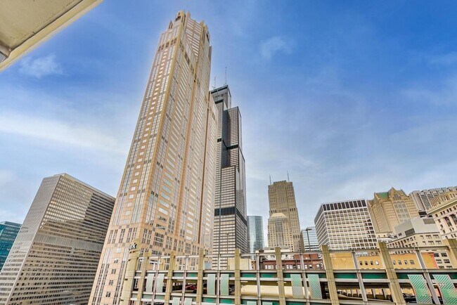 Building Photo - 235 W Van Buren St