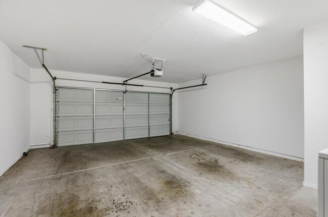 Building Photo - 2027 E University Dr