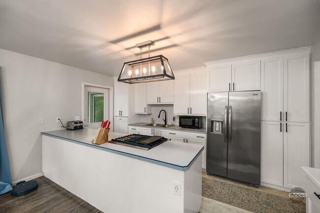 Building Photo - Charming Palmer Home!