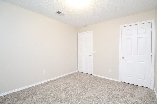 Building Photo - Updated 3BR Patio Home in Brownsville with Open Living Layout, Interior Laundry, Easy-Care Yard &...