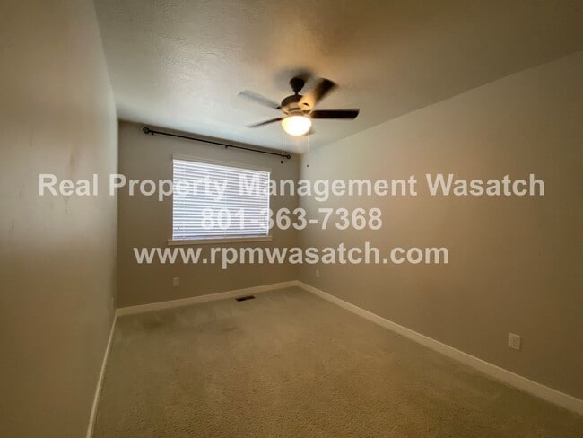 Building Photo - Beautiful 3 Bed, 4 Bath Townhome with 2-ca...