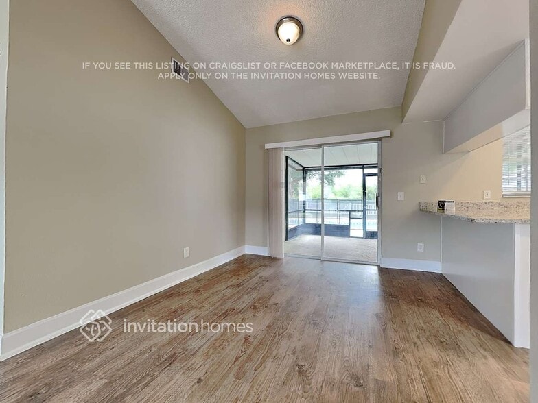 Building Photo - 2121 Redleaf Dr