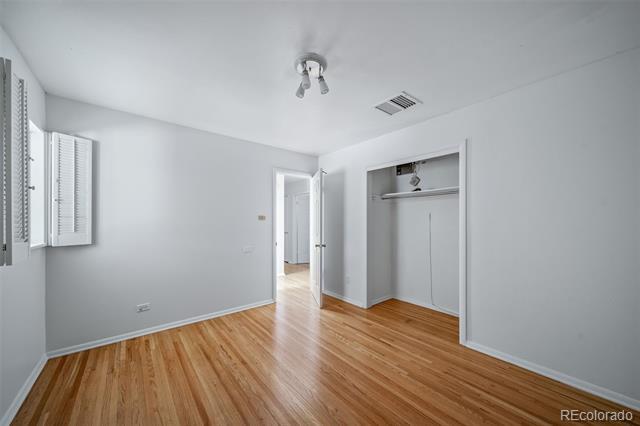 Building Photo - 3124 S Vine Ct