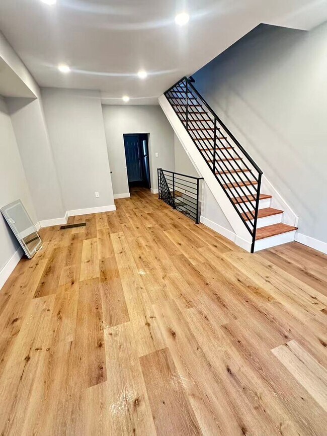 Building Photo - 3B1B house in Whitman area Available NOW