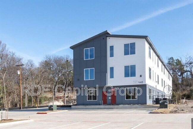 Building Photo - 948 S Corinth St Rd