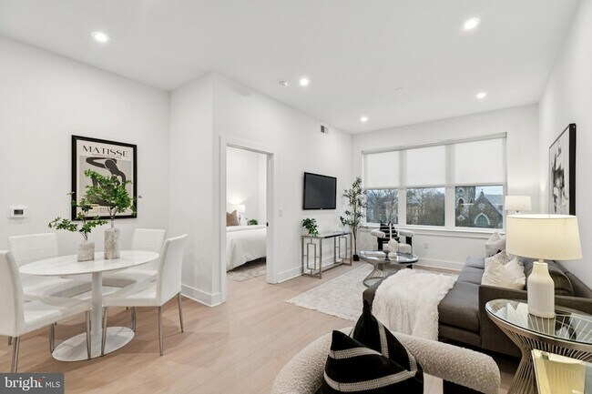 Building Photo - 30 W Allens Ln