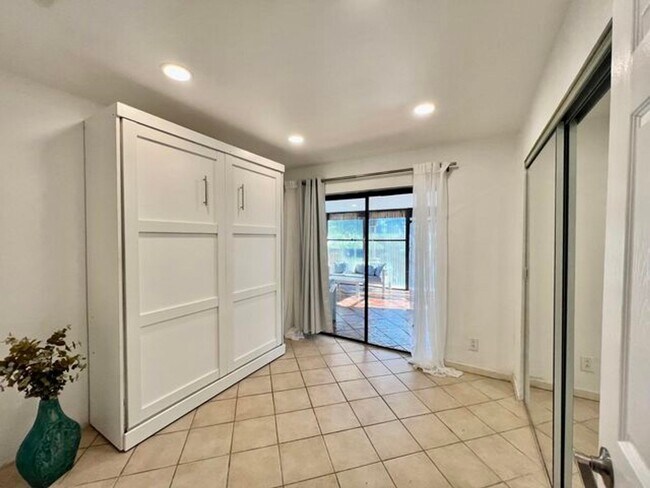 Building Photo - 5570 SW 9th Ct