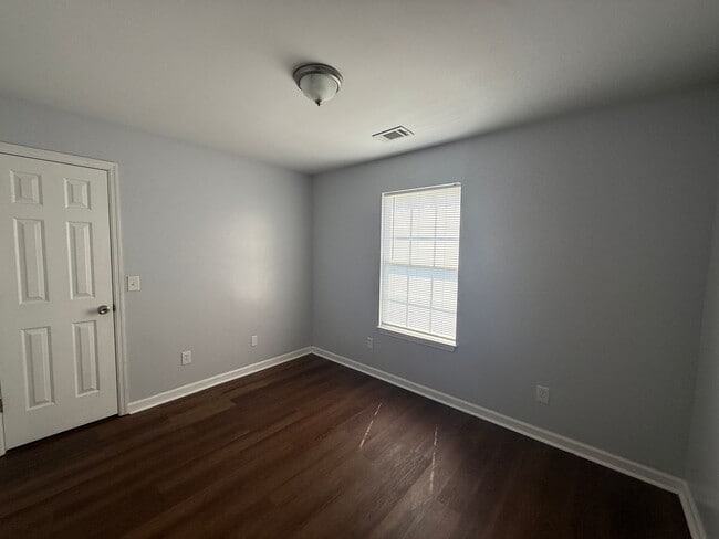Building Photo - 733 Vanguard Pl