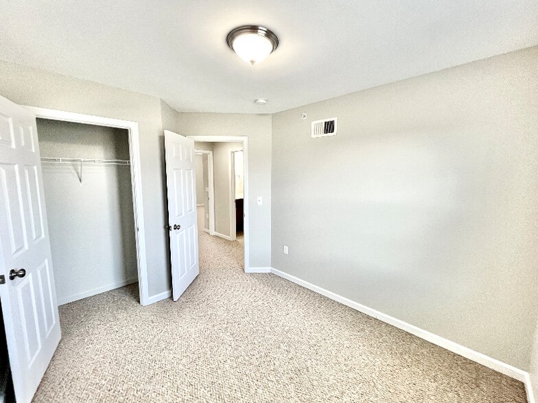 Building Photo - 123 High Pointe Dr